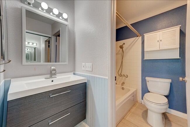 Building Photo - 10878 Aderman Ave