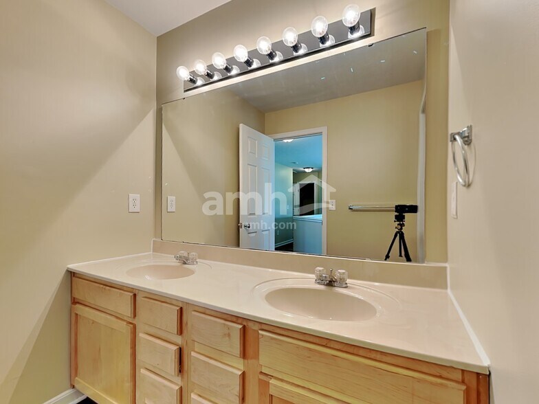 Building Photo - 5905 Havenwood Ct