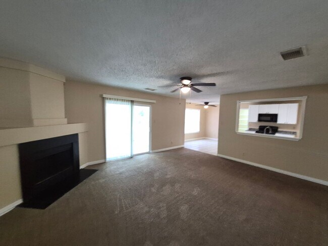 Building Photo - 8007 Chestnut Bluff Dr