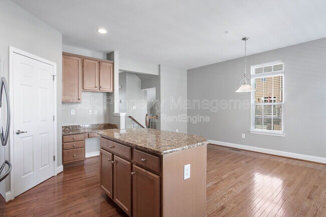 Building Photo - 3823 Maher Manor