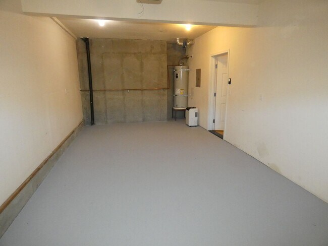 Building Photo - 2606Pea - Pendulum 8%