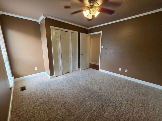 Building Photo - Great 3BR 2BA Find in Pleasant Tree Neighborhood!