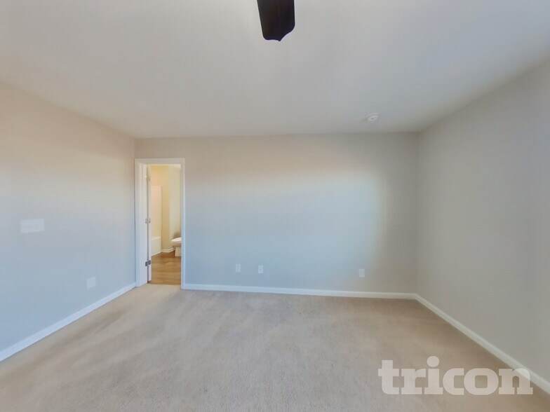 Building Photo - 11940 Fuller St