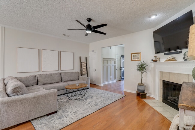 Building Photo - 1135 Canyon Oak Loop