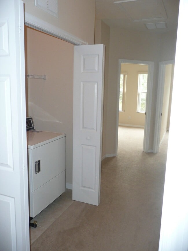 Building Photo - 808 Challis Point