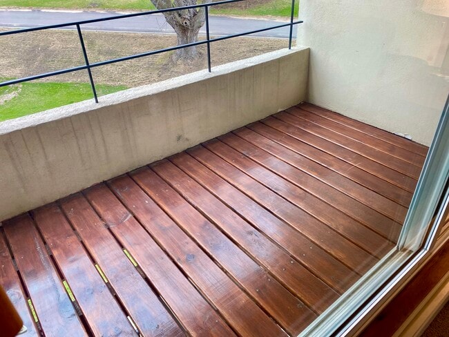 Building Photo - 2011 Viking Dr NW