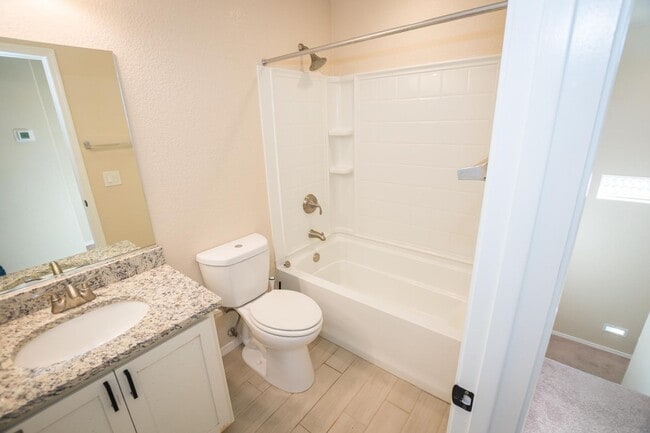 Building Photo - Stunning 2-Story Home in the Holiday Community!