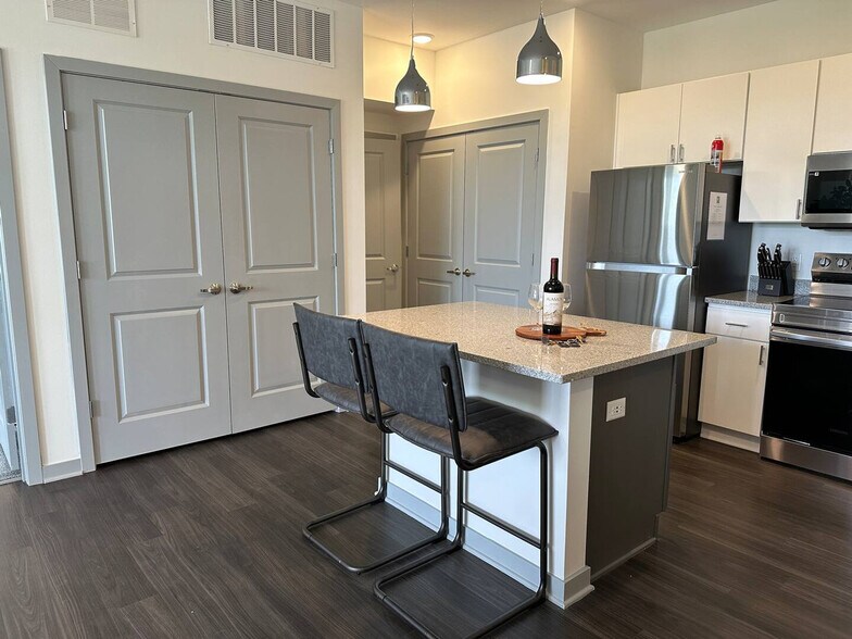 Building Photo - 5102 Aldersgate Dr