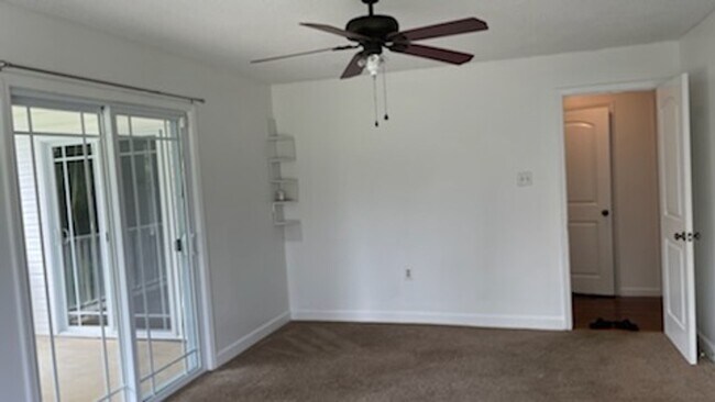 Building Photo - 179 Parker Ln