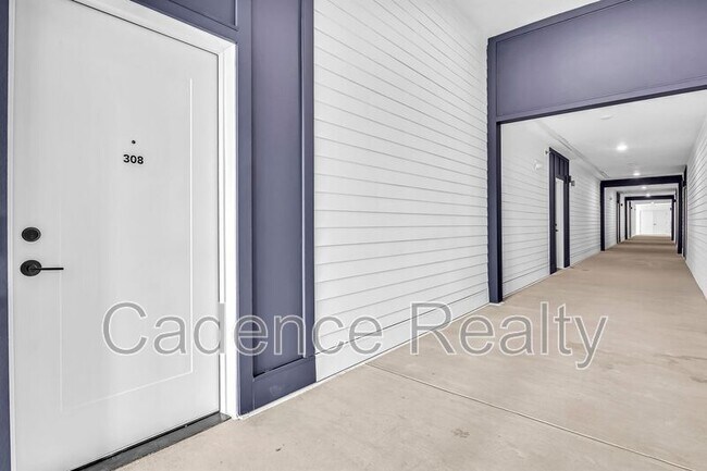 Building Photo - 610 S Kerr Ave