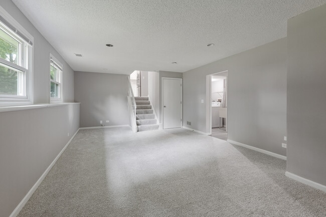 Building Photo - 135 Encina Dr