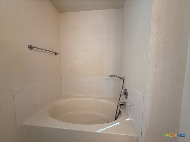 Building Photo - 406 Diana Ln