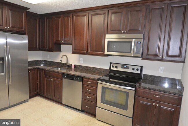 Building Photo - 8360 Greensboro Dr