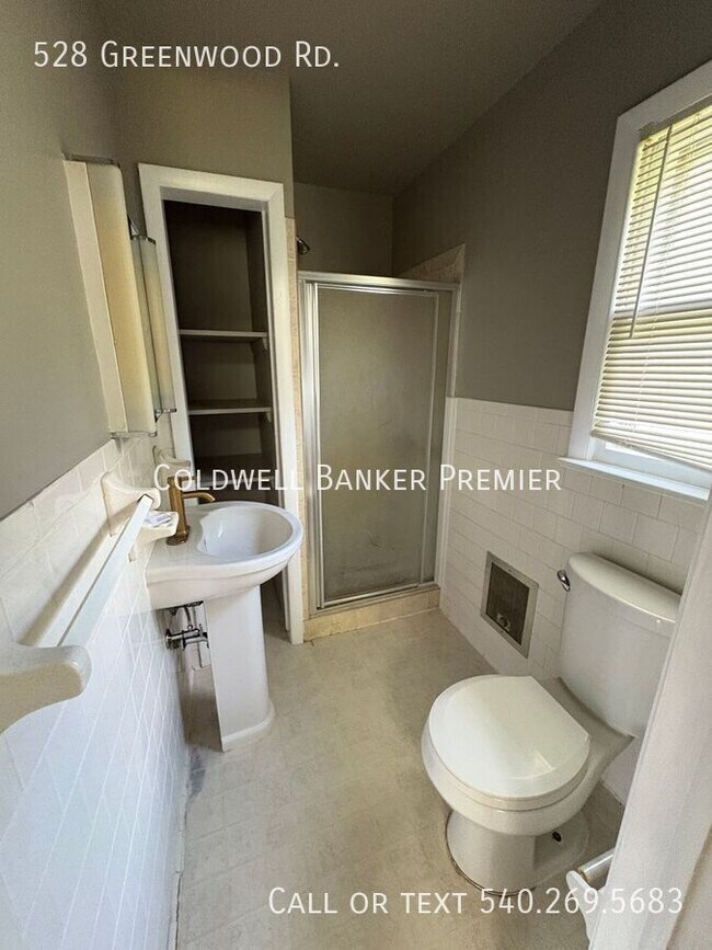 Building Photo - 528 Greenwood Rd