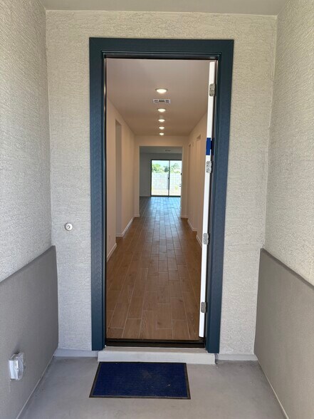 Building Photo - 675 W Riparian Dr