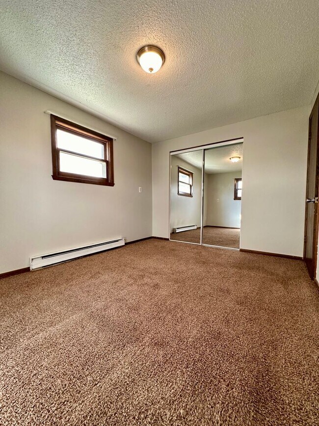 Building Photo - Updated 2 Bedrooms - Leonard North Dakota Rental
