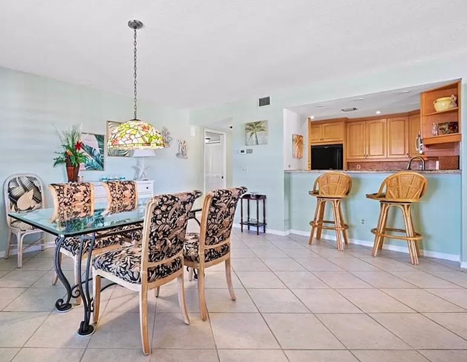 Dining area - 166 SE Saint Lucie Blvd