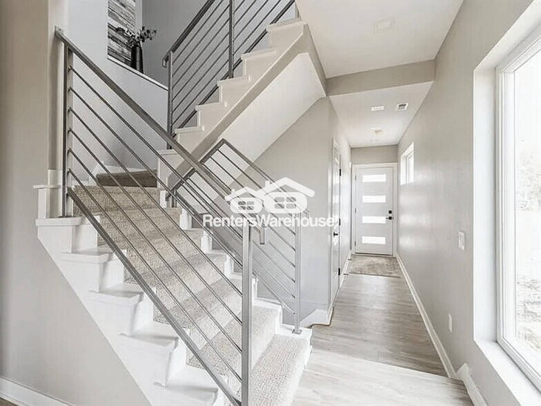 Building Photo - 15588 Rocklyn Pl