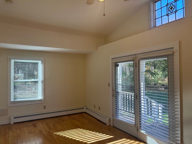 Building Photo - 708 Racebrook Rd