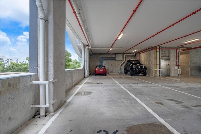 Building Photo - 2655 S Bayshore Dr