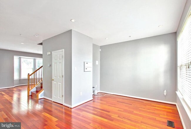 Building Photo - 9902 Woodview Dr