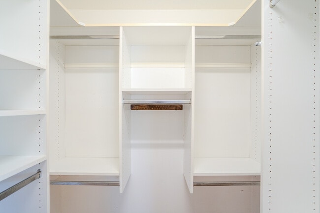 Building Photo - 4420 W Fair Oaks Ave