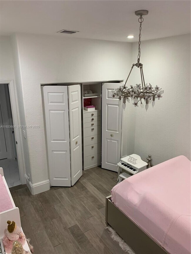 Building Photo - 6013 NW 56th Dr