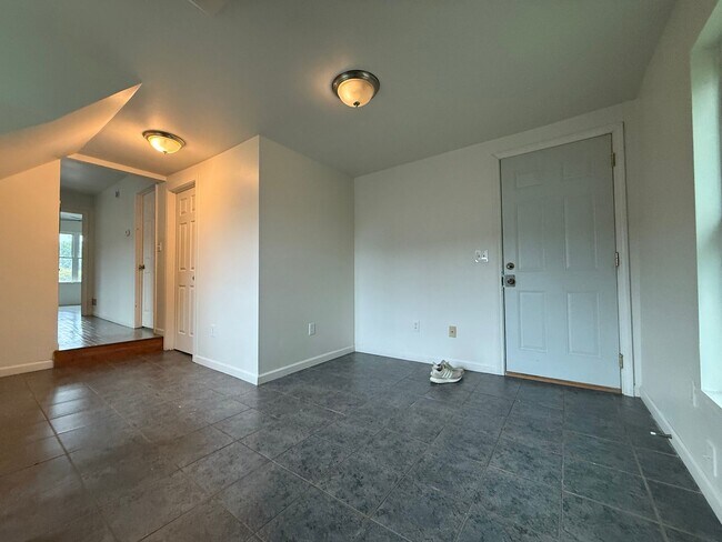 Building Photo - 1083/1087 Randolph Ave