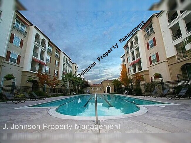 Building Photo - 2 bedroom 2 bath condo