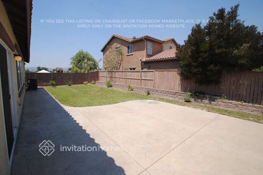 Building Photo - 40503 Carly Ct