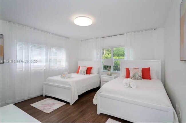 Building Photo - 35 SW 28th Rd