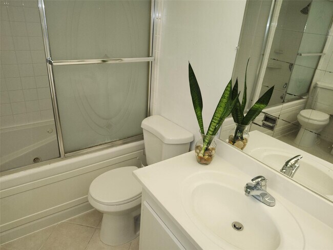 Building Photo - 4200 NW 3rd Ct