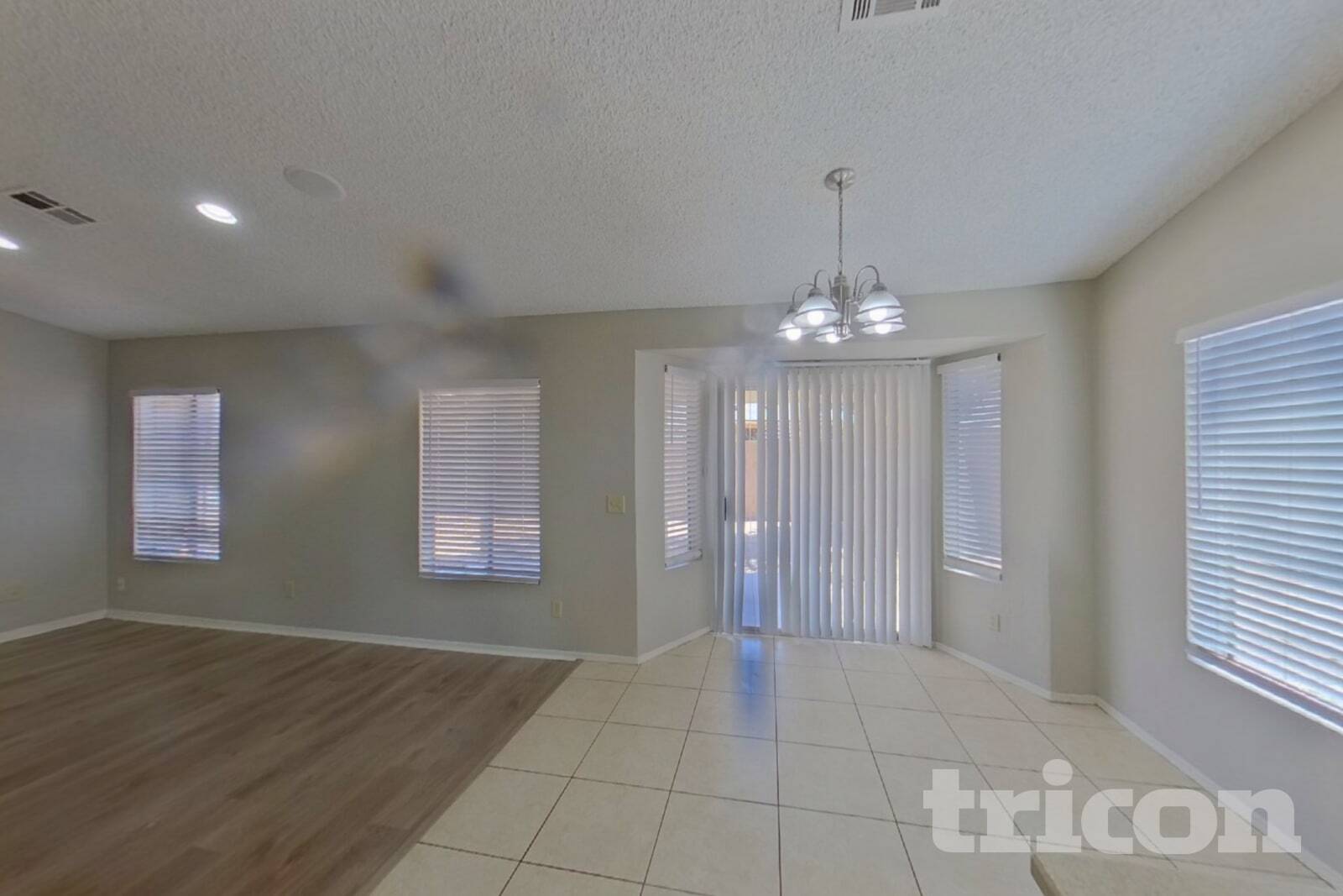 Building Photo - 601 E Palomino Dr