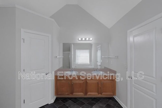 Building Photo - 50 Trinity Ln