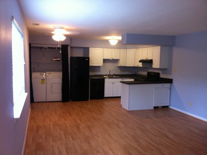 Open floor plan - 299 Summerwalk Circle