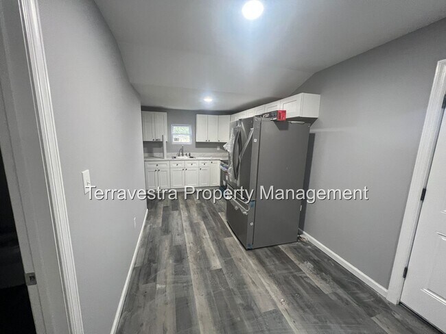 Building Photo - 440-442 S Barber Ave