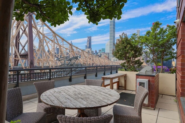 Interior Photo - Riverwalk Crossing