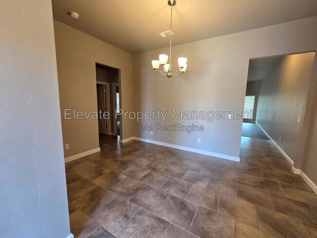 Building Photo - 2210 Starwood Wy
