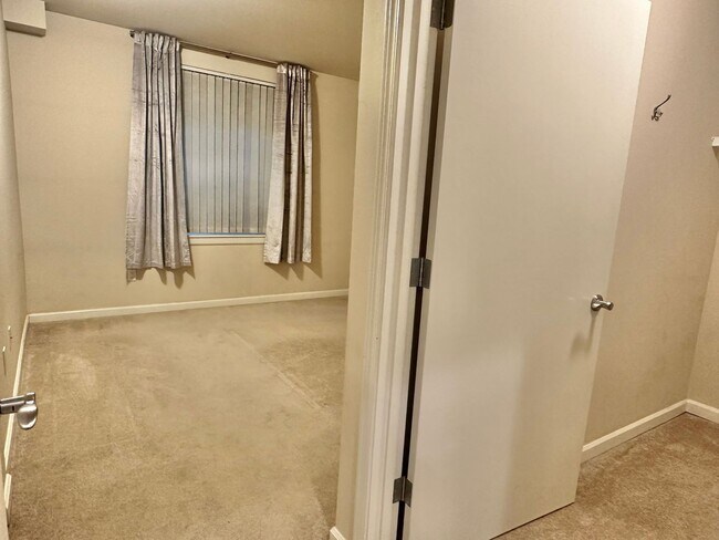 Building Photo - Beautiful 1 bed condo in the heart of Bell...