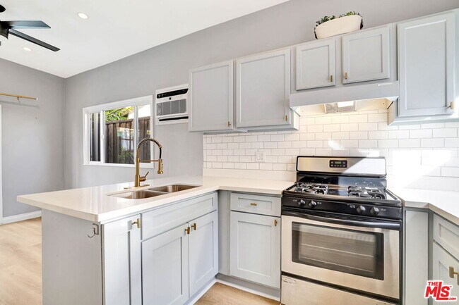 Building Photo - 744 N Sierra Bonita Ave