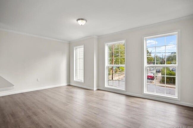 Building Photo - West Washington Townhomes