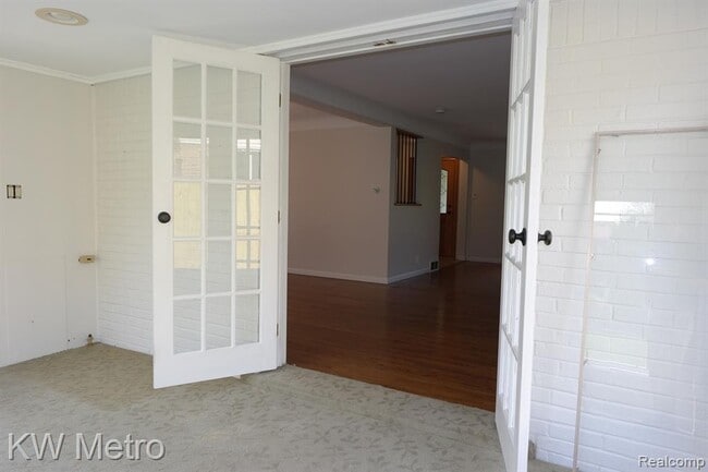 Building Photo - 2120 Vinsetta Blvd