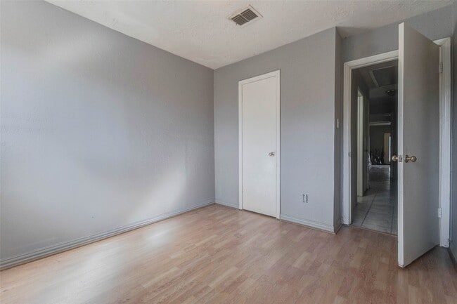 Building Photo - 12702 Fern Forest Dr