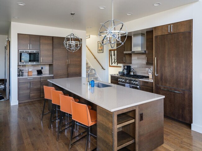 Building Photo - 6 Silver Peaks Dr