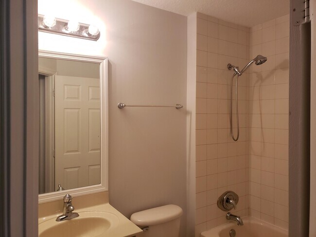 Building Photo - 325 Bayfront Dr