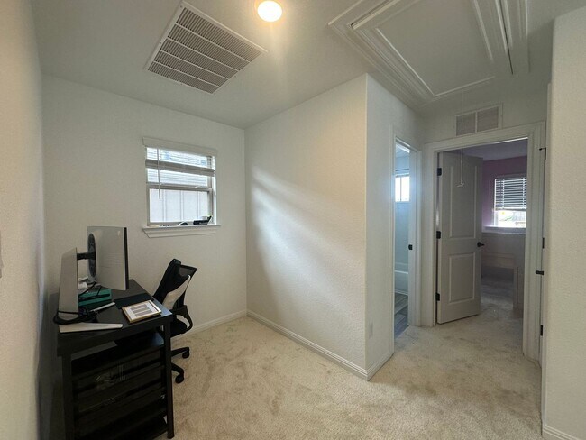 Building Photo - 3 Bed 2 Bath in Liberty Hill Tx