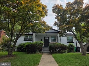 Building Photo - 6607 Hansford St