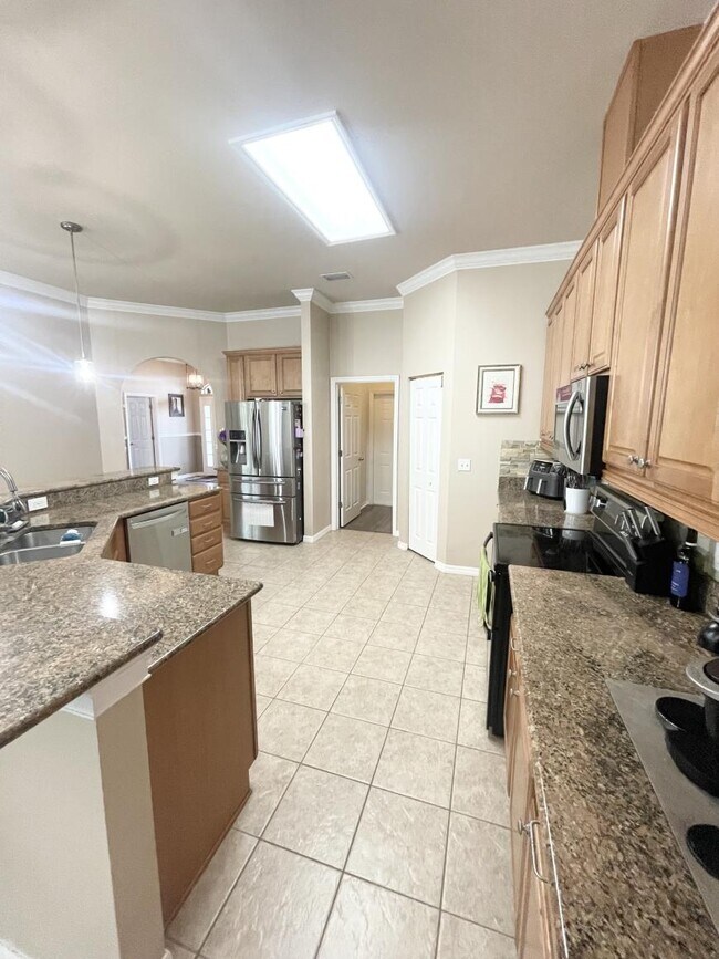 Building Photo - 4 bedroom in Gainesville FL 32606
