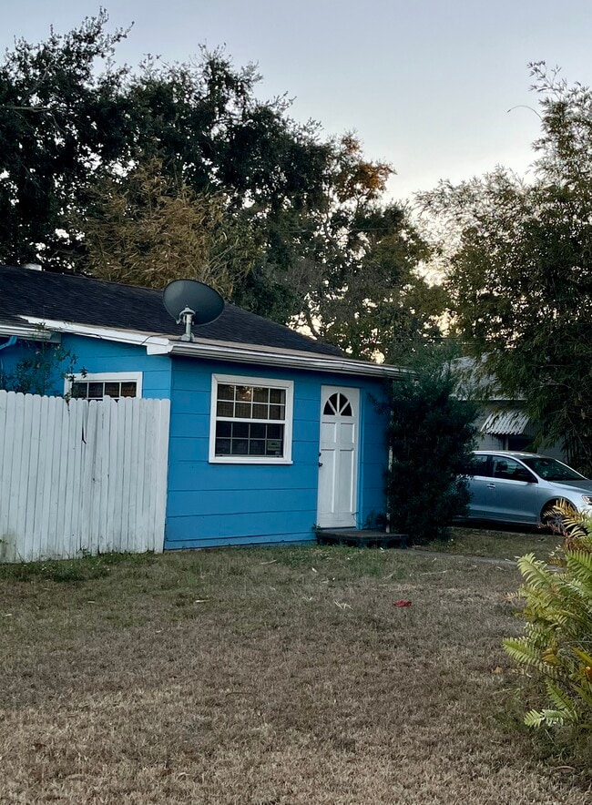 Building Photo - 5016 18th Ave S