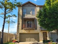 Building Photo - 1331 E 41st Pl